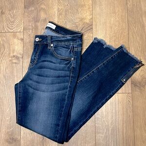Kancan dark wash skinny Jean with ankle zip and fray bottom detail. Size 7/27.